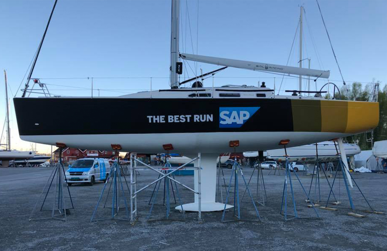 båtdekor navn båtnavn  logo båtlogo hydrolift X-41 SAP heldekor helfolireing reklame seilbåt seil cup